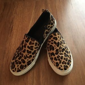 Gap leopard slip-on faux fur shoes size 9